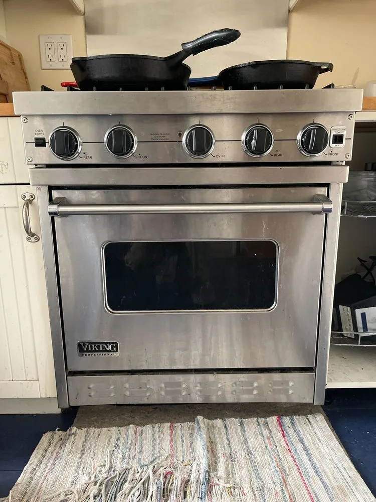 Viking professional range in a Bay Area kitchen, of the kind Sunny installs and repairs